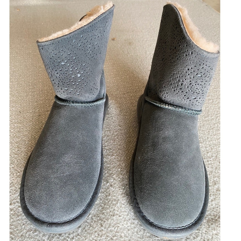Bearpaw Boots Women 5 Grey Brynlee 2825W Suede Wool Blend Perforated Ankle Boot